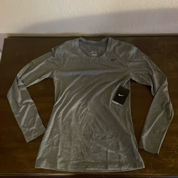 New with tags Nike Drifit XS women’s workout shirt - Picture 1 of 5